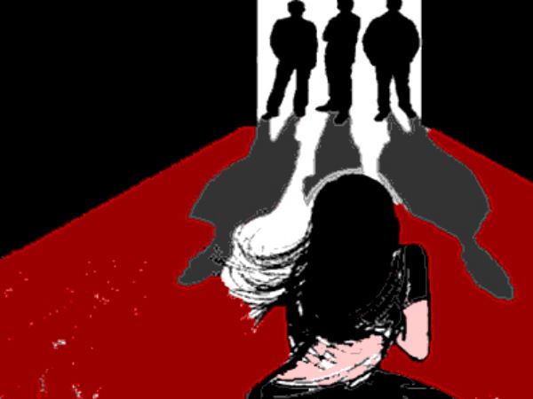 মেয়েকে নিয়ে পালিয়ে যাওয়ায় প্রেমিকের মাকে এমনই নৃশংস শাস্তি উত্তর প্রদেশের সামলিতে মেয়েকে নিয়ে পালিয়ে যাওয়ায় প্রেমিকের মাকে এমনই নৃশংস শাস্তি উত্তর প্রদেশের সামলিতে