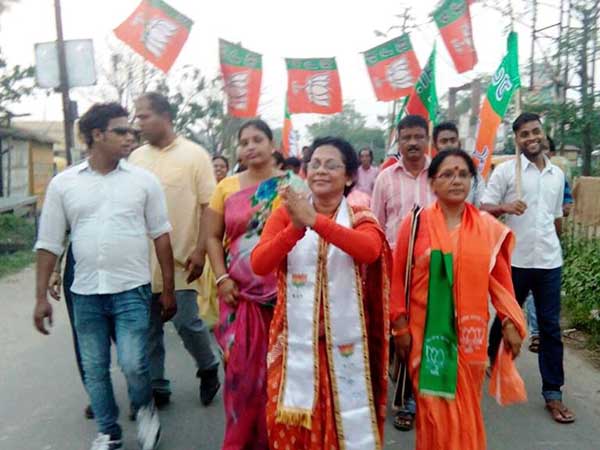 মুকুলের বিরুদ্ধে বিদ্রোহ! এবার বিজেপি ছাড়তে চলেছেন দলের ডাকসাইটে নেত্রী মুকুলের বিরুদ্ধে বিদ্রোহ! এবার বিজেপি ছাড়তে চলেছেন দলের ডাকসাইটে নেত্রী