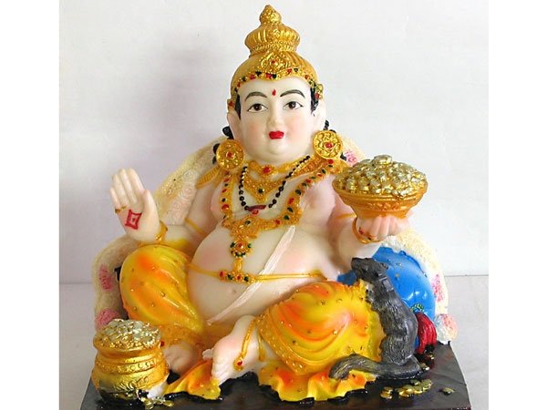 ঘরে রাখুন এই মূর্তি