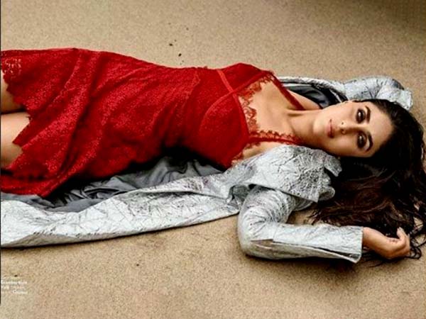 লালিমা মেখে করিনা