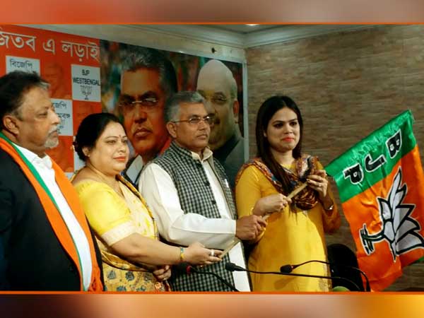 মুকুল-দিলীপের হাত ধরে নাজিয়ার বিজেপিতে যোগ