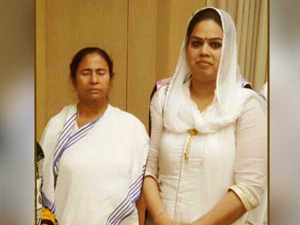 নাজিয়ার ফেসবুকে আজও মমতার ছবি