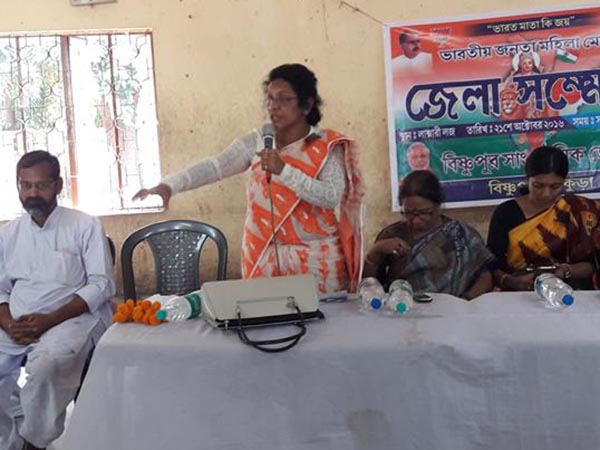 মুকুলের খাসতালুকে বড়সড় ফাটল, বিজেপি ‘প্রার্থী’ তৃণমূলে মুকুলের খাসতালুকে বড়সড় ফাটল, বিজেপি ‘প্রার্থী’ তৃণমূলে
