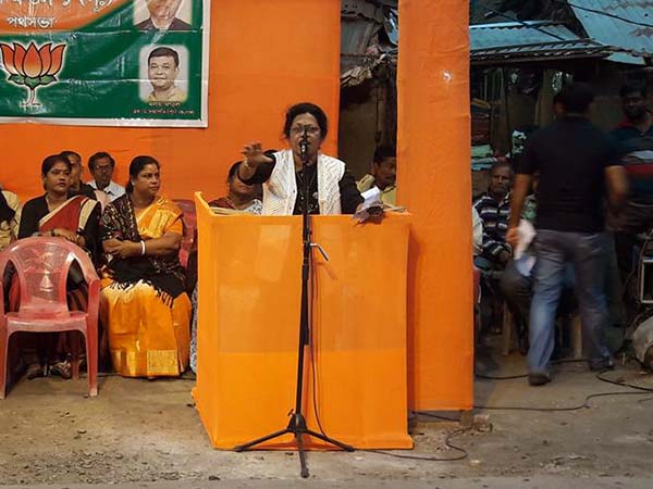 মুকুলের বিরুদ্ধে বিদ্রোহ! এবার বিজেপি ছাড়তে চলেছেন দলের ডাকসাইটে নেত্রী মুকুলের বিরুদ্ধে বিদ্রোহ! এবার বিজেপি ছাড়তে চলেছেন দলের ডাকসাইটে নেত্রী