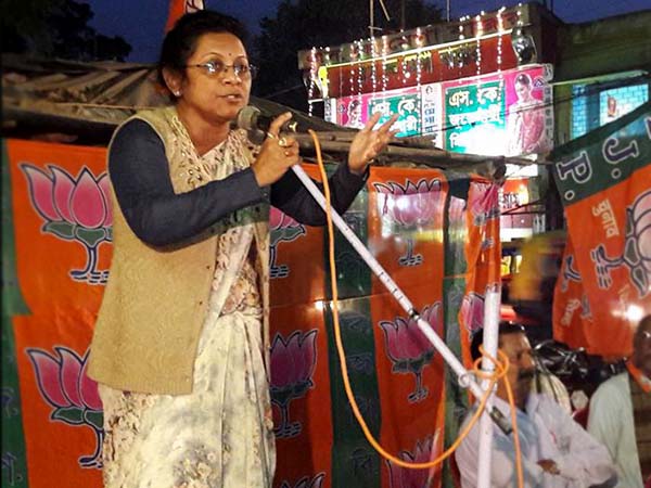 মুকুলের বিরুদ্ধে বিদ্রোহ! এবার বিজেপি ছাড়তে চলেছেন দলের ডাকসাইটে নেত্রী মুকুলের বিরুদ্ধে বিদ্রোহ! এবার বিজেপি ছাড়তে চলেছেন দলের ডাকসাইটে নেত্রী