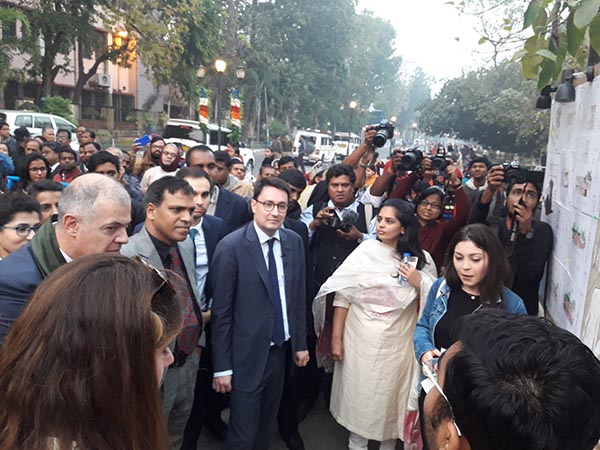 ফরাসীদের উদ্যোগে নতুন করে সাজবে চন্দননগর! বুঁজো ইন্ডিয়া দিল সেই প্রতিশ্রুতি ফরাসীদের উদ্যোগে নতুন করে সাজবে চন্দননগর! বুঁজো ইন্ডিয়া দিল সেই প্রতিশ্রুতি