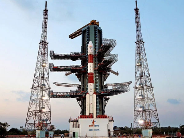 মোট ৩১টি কৃত্রিম উপগ্রহ