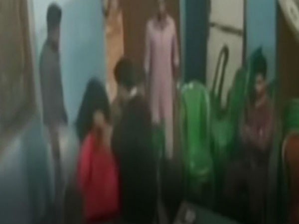 কলেজের ইউনিয়ন রুমে নিগ্রহ