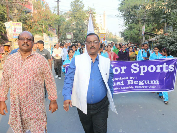 রণ-পা থেকে ব্র্যান্ড পার্টি, ফুটবলের জাগলিং সোনারপুর এখন স্পোর্টস কার্নিভালের মেজাজে রণ-পা থেকে ব্র্যান্ড পার্টি, ফুটবলের জাগলিং সোনারপুর এখন স্পোর্টস কার্নিভালের মেজাজে