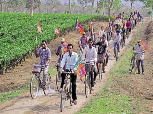 অসমের জাতীয় নাগরিক পঞ্জীর প্রথম খসড়ায় নেই ৭০ শতাংশ বাঙালির নাম, উঠছে নানা প্রশ্ন অসমের জাতীয় নাগরিক পঞ্জীর প্রথম খসড়ায় নেই ৭০ শতাংশ বাঙালির নাম, উঠছে নানা প্রশ্ন