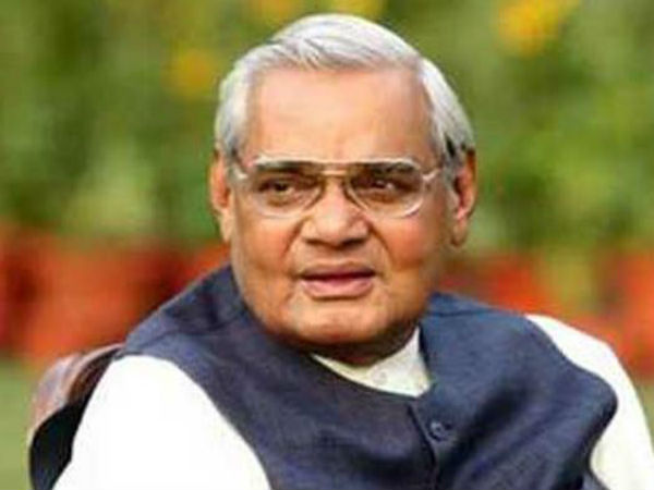 সামাজিক সুরক্ষা যোজনায় এবার পেমেন্ট ব্যাঙ্ক এবং ছোট ব্যাঙ্কগুলিও সামাজিক সুরক্ষা যোজনায় এবার পেমেন্ট ব্যাঙ্ক এবং ছোট ব্যাঙ্কগুলিও