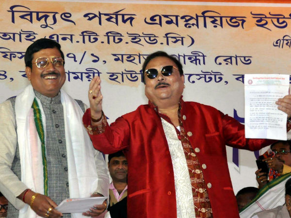 হঠাৎ ‘বিদ্রোহী’ মুকুল-‘অনুগামী’ বিধায়ক, মমতার সরকারের বিরুদ্ধে ছাড়লেন ‘পঞ্চবাণ’ হঠাৎ ‘বিদ্রোহী’ মুকুল-‘অনুগামী’ বিধায়ক, মমতার সরকারের বিরুদ্ধে ছাড়লেন ‘পঞ্চবাণ’
