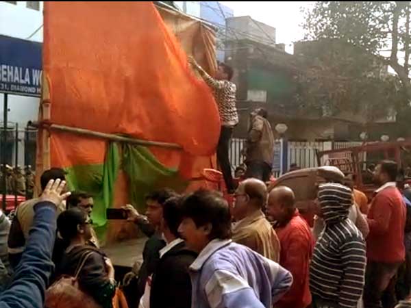 মুকুলের পথেই রাজ্য বিজেপি! থানায় থানায় বিক্ষোভ, দেখুন ভিডিও মুকুলের পথেই রাজ্য বিজেপি! থানায় থানায় বিক্ষোভ, দেখুন ভিডিও