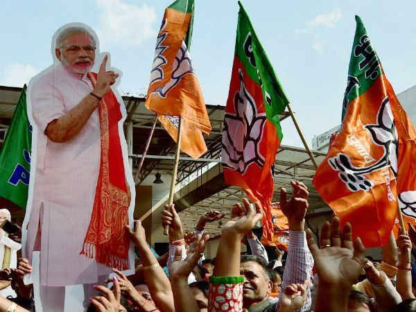 বাংলায় রথযাত্রা প্রচারে বিজেপি বাংলায় রথযাত্রা প্রচারে বিজেপি