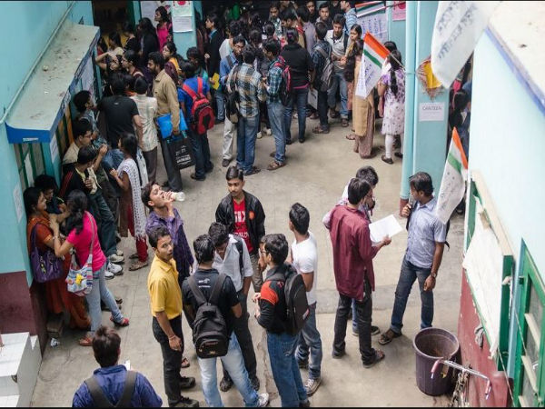 কলকাতা শহরে কলেজে ফের গুণ্ডামি, বন্ধ পঠন-পাঠন কলকাতা শহরে কলেজে ফের গুণ্ডামি, বন্ধ পঠন-পাঠন
