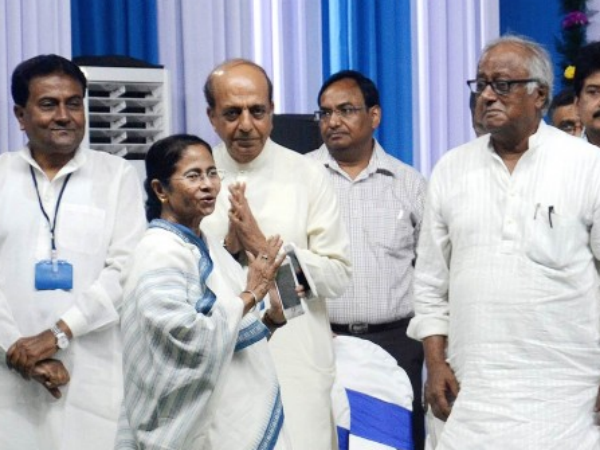 ভারত সভায় শ্রেষ্ঠ আসন বাংলার, সেরা সাংসদের তকমা ছিনিয়ে মোদীকে টেক্কা মমতার ভারত সভায় শ্রেষ্ঠ আসন বাংলার, সেরা সাংসদের তকমা ছিনিয়ে মোদীকে টেক্কা মমতার