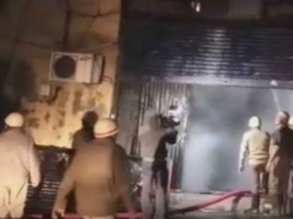 বেলেঘাটায় ভস্মীভূত ওষুধের গোডাউন বেলেঘাটায় ভস্মীভূত ওষুধের গোডাউন