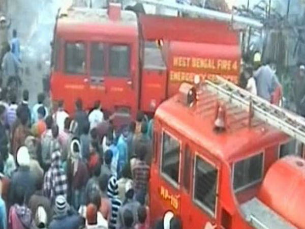 কুয়াশা ঢাকা শহরে একাধিক দুর্ঘটনা, মৃত ১, আহত ১ কুয়াশা ঢাকা শহরে একাধিক দুর্ঘটনা, মৃত ১, আহত ১