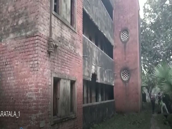 তারাতলায় দোকানদারের লালসার শিকার ভিনরাজ্যের তরুণী তারাতলায় দোকানদারের লালসার শিকার ভিনরাজ্যের তরুণী