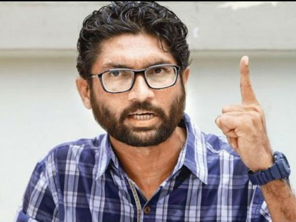 দিল্লির 'যুব হুঙ্কার' মিছিল থেকে দলিত ইস্যুতে মোদীকে নিশানায় রেখে যা বললেন জিগনেশ দিল্লির 'যুব হুঙ্কার' মিছিল থেকে দলিত ইস্যুতে মোদীকে নিশানায় রেখে যা বললেন জিগনেশ