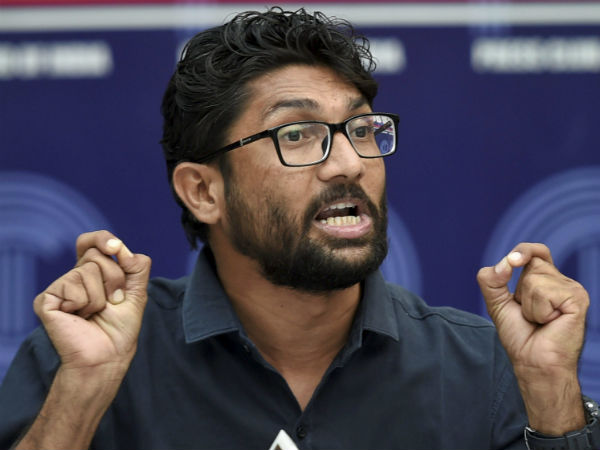 নস্ট্রাডুমাসের ভবিষ্যদ্বাণীর প্রসঙ্গ তুলে কাকে 'অভিনেতা' ব্যাঙ্গোক্তি জিগনেশের, জেনেনিন নস্ট্রাডুমাসের ভবিষ্যদ্বাণীর প্রসঙ্গ তুলে কাকে 'অভিনেতা' ব্যাঙ্গোক্তি জিগনেশের, জেনেনিন