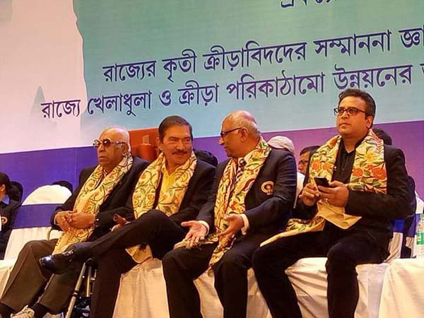 রাজ্যে নয়া প্রতিভা খুঁজবে রাজ্য সরকার, ক্লাবকে অনুদান দিয়ে বার্তা মমতার রাজ্যে নয়া প্রতিভা খুঁজবে রাজ্য সরকার, ক্লাবকে অনুদান দিয়ে বার্তা মমতার