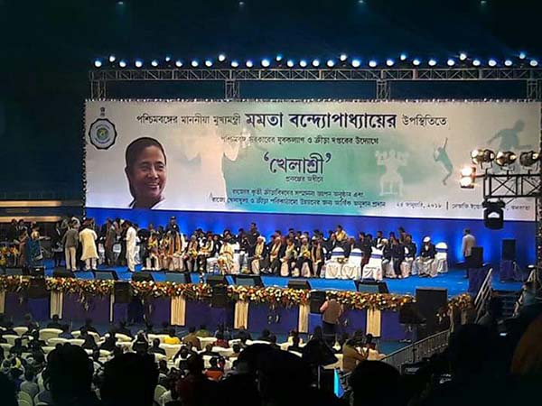 রাজ্যে নয়া প্রতিভা খুঁজবে রাজ্য সরকার, ক্লাবকে অনুদান দিয়ে বার্তা মমতার রাজ্যে নয়া প্রতিভা খুঁজবে রাজ্য সরকার, ক্লাবকে অনুদান দিয়ে বার্তা মমতার