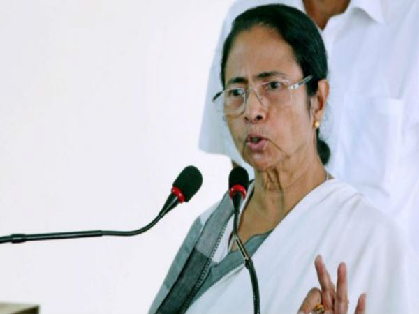বাস দুর্ঘটনায় ক্ষতিপূরণ ঘোষণা, ঘটনাস্থলের পথে মুখ্যমন্ত্রী বাস দুর্ঘটনায় ক্ষতিপূরণ ঘোষণা, ঘটনাস্থলের পথে মুখ্যমন্ত্রী