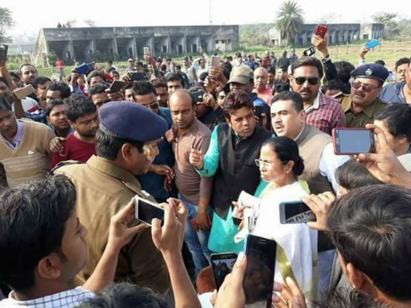 মর্মান্তিক! একই সঙ্গে ভয়াবহও, নদী থেকে বাস তুলতেই বেরিয়ে এল একের পর এক লাশ মর্মান্তিক! একই সঙ্গে ভয়াবহও, নদী থেকে বাস তুলতেই বেরিয়ে এল একের পর এক লাশ