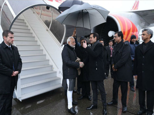 বরফে ঢাকা দাভোসে বদলে যাওয়া ভারতের বার্তা নিয়ে পৌঁছলেন মোদী বরফে ঢাকা দাভোসে বদলে যাওয়া ভারতের বার্তা নিয়ে পৌঁছলেন মোদী