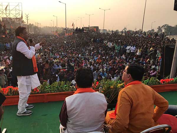 মুকুলকে নিয়ে আসানসোলের রাজনীতিতে জোর তরজা মুকুলকে নিয়ে আসানসোলের রাজনীতিতে জোর তরজা