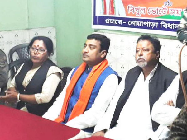 নোয়াপাড়ায় ভিডিও ফুটেজের পাল্টা মুকুলের বাঙালি-তত্ত্ব নোয়াপাড়ায় ভিডিও ফুটেজের পাল্টা মুকুলের বাঙালি-তত্ত্ব