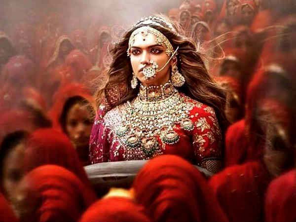 'পদ্মাবত' মুক্তি পেলে চিতোরগড়ে "জওহর" -এ ঝাঁপ দেওয়ার হুমকি এই মহিলাদের 'পদ্মাবত' মুক্তি পেলে চিতোরগড়ে "জওহর" -এ ঝাঁপ দেওয়ার হুমকি এই মহিলাদের