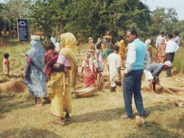 গ্রামোন্নয়নে বাংলার কাজকেই অনুসরণের চিন্তা কেন্দ্রের গ্রামোন্নয়নে বাংলার কাজকেই অনুসরণের চিন্তা কেন্দ্রের