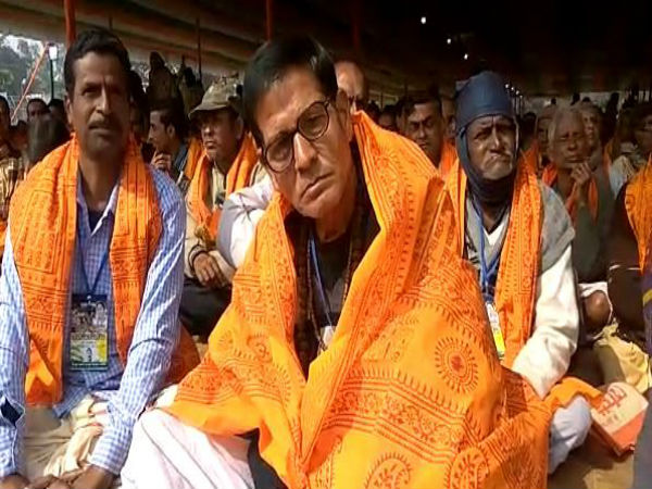 অনুব্রত-র পুরোহিত সম্মেলনে যোগ দিয়েও, আন্দোলনে নামার হুমকি পুরোহিতদের একাংশের অনুব্রত-র পুরোহিত সম্মেলনে যোগ দিয়েও, আন্দোলনে নামার হুমকি পুরোহিতদের একাংশের
