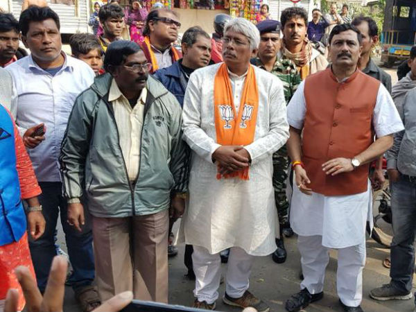 রাহুলকে এক কাপ চা দিতে ‘নারাজ’ দোকানদাররা, নির্বাচনী প্রচারে গিয়ে তাজ্জব কর্মীরা রাহুলকে এক কাপ চা দিতে ‘নারাজ’ দোকানদাররা, নির্বাচনী প্রচারে গিয়ে তাজ্জব কর্মীরা