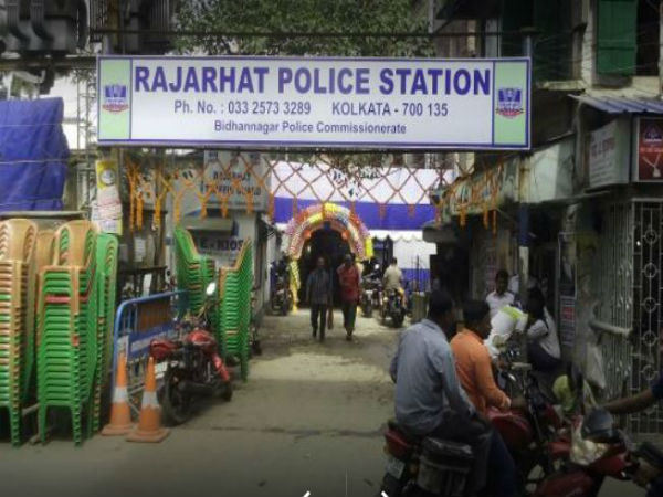 পর পর কন্যা সন্তান, রাজারহাটে স্ত্রীকে পুড়িয়ে মারার অভিযোগ স্বামীর বিরুদ্ধে পর পর কন্যা সন্তান, রাজারহাটে স্ত্রীকে পুড়িয়ে মারার অভিযোগ স্বামীর বিরুদ্ধে