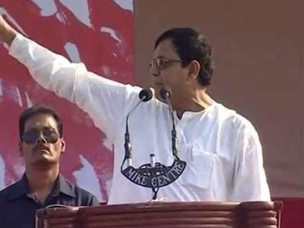 কেন্দ্রে ডিজিটাল, বাংলায় দিদিটাল! দুই সরকারের সমালোচনায় বাংলার এই নেতা কেন্দ্রে ডিজিটাল, বাংলায় দিদিটাল! দুই সরকারের সমালোচনায় বাংলার এই নেতা