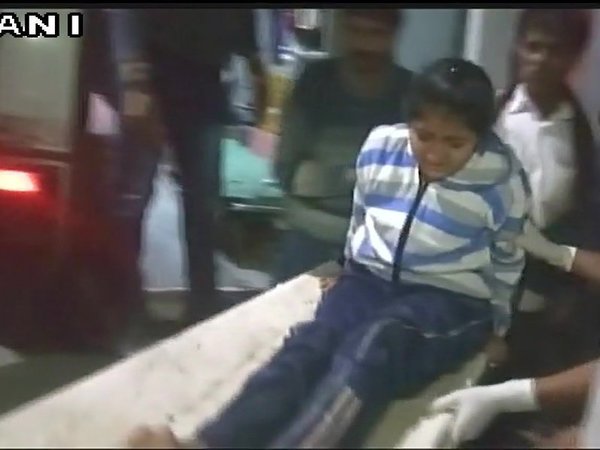 গুজরাতের স্কুলে ভয়াবহ অগ্নিকান্ড, মৃত তিন ছাত্রী গুজরাতের স্কুলে ভয়াবহ অগ্নিকান্ড, মৃত তিন ছাত্রী