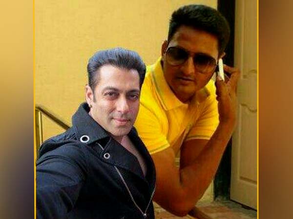 বছর শেষে সত্যিকারের নায়ক এখন সলমনের এই ভক্ত, পুলিশ কনস্টেবল সুদর্শনের কাহিনি এখন ভাইরাল বছর শেষে সত্যিকারের নায়ক এখন সলমনের এই ভক্ত, পুলিশ কনস্টেবল সুদর্শনের কাহিনি এখন ভাইরাল
