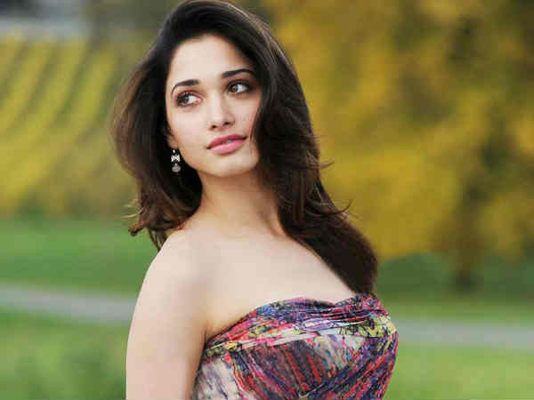 'বাহুবলী'-র অভিনেত্রীকে জুতো ছুড়ল যুবক, কারণ হিসাবে যা সামনে এল 'বাহুবলী'-র অভিনেত্রীকে জুতো ছুড়ল যুবক, কারণ হিসাবে যা সামনে এল
