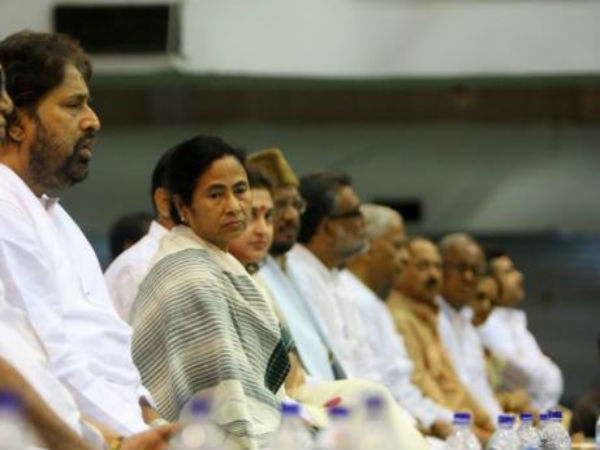 বাজেট পেশের দিনেই পরবর্তী নির্বাচনের 'দামামা'! তৃণমূলের বর্ধিত কোর কমিটির বৈঠক বাজেট পেশের দিনেই পরবর্তী নির্বাচনের 'দামামা'! তৃণমূলের বর্ধিত কোর কমিটির বৈঠক