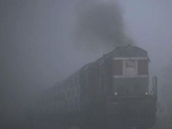 উত্তর ভারতে ঘন কুয়াশার এমনই প্রভাব এরাজ্যমুখী ট্রেনগুলিতেও উত্তর ভারতে ঘন কুয়াশার এমনই প্রভাব এরাজ্যমুখী ট্রেনগুলিতেও