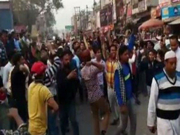 যোগীর রাজ্যে পাকিস্তান জিন্দাবাদ স্লোগানের অভিযোগ যোগীর রাজ্যে পাকিস্তান জিন্দাবাদ স্লোগানের অভিযোগ
