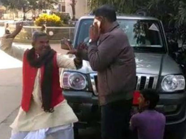 জনসমক্ষে সরকারি আধিকারিককে থাপ্পড় এই বিজেপি নেতার,কেন জানেন, দেখুন চাঞ্চল্যকর ভিডিও জনসমক্ষে সরকারি আধিকারিককে থাপ্পড় এই বিজেপি নেতার,কেন জানেন, দেখুন চাঞ্চল্যকর ভিডিও