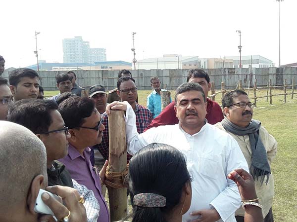 হলদিয়ায় উঠে আসছে বলিউড, অনুষ্ঠানের কাণ্ডারি শুভেন্দু অধিকারী হলদিয়ায় উঠে আসছে বলিউড, অনুষ্ঠানের কাণ্ডারি শুভেন্দু অধিকারী