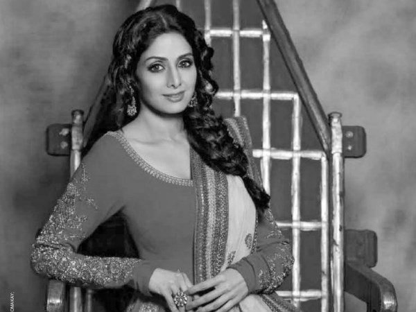 দুপুরে মুম্বই ফিরছে দেহ, জুহুতেই শ্রীদেবীর শেষকৃত্য দুপুরে মুম্বই ফিরছে দেহ, জুহুতেই শ্রীদেবীর শেষকৃত্য