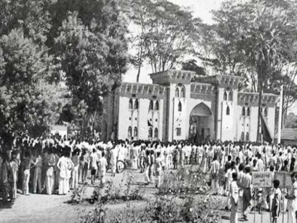 ছাত্রদের থামাতে লাঠি-কাঁদানে গ্যাস-গুলি