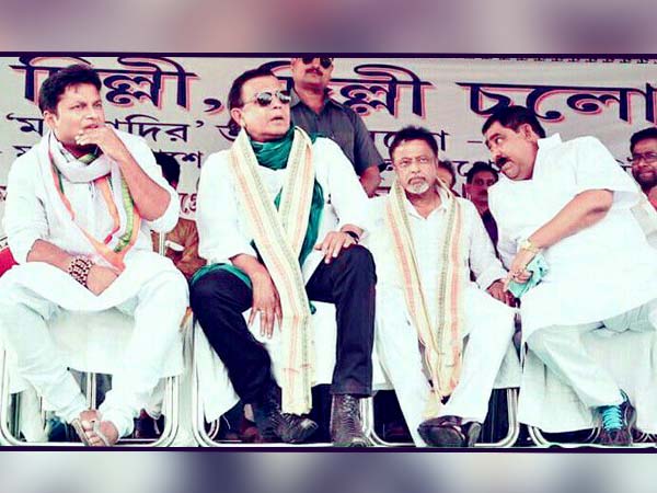 মুকুলের পথেই কি তৃণমূল সাংসদ! জল্পনার মাঝেই রাখঢাক না রেখে স্পষ্ট করলেন অবস্থান মুকুলের পথেই কি তৃণমূল সাংসদ! জল্পনার মাঝেই রাখঢাক না রেখে স্পষ্ট করলেন অবস্থান