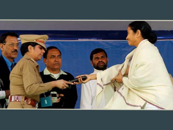 ছাড় দেয়নি বিগ্রহকেও! ভারতীর অভিযোগের ভিত্তিতে সিআইডি-র উত্তরে রহস্য ছাড় দেয়নি বিগ্রহকেও! ভারতীর অভিযোগের ভিত্তিতে সিআইডি-র উত্তরে রহস্য